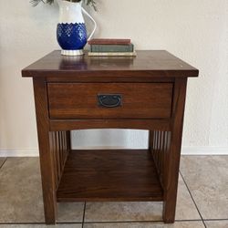 Nightstand/coffee Table 