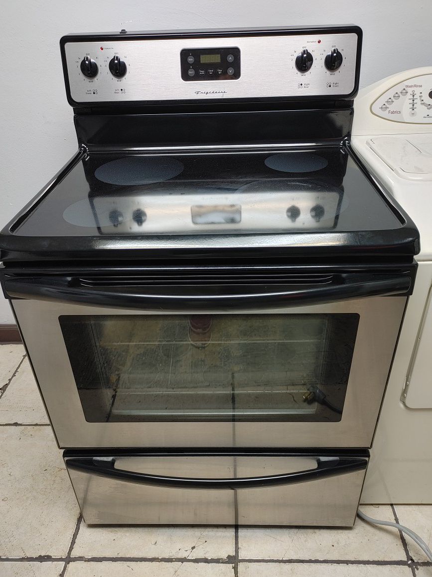 Frigidaire Glass top stove for sale, Great condition