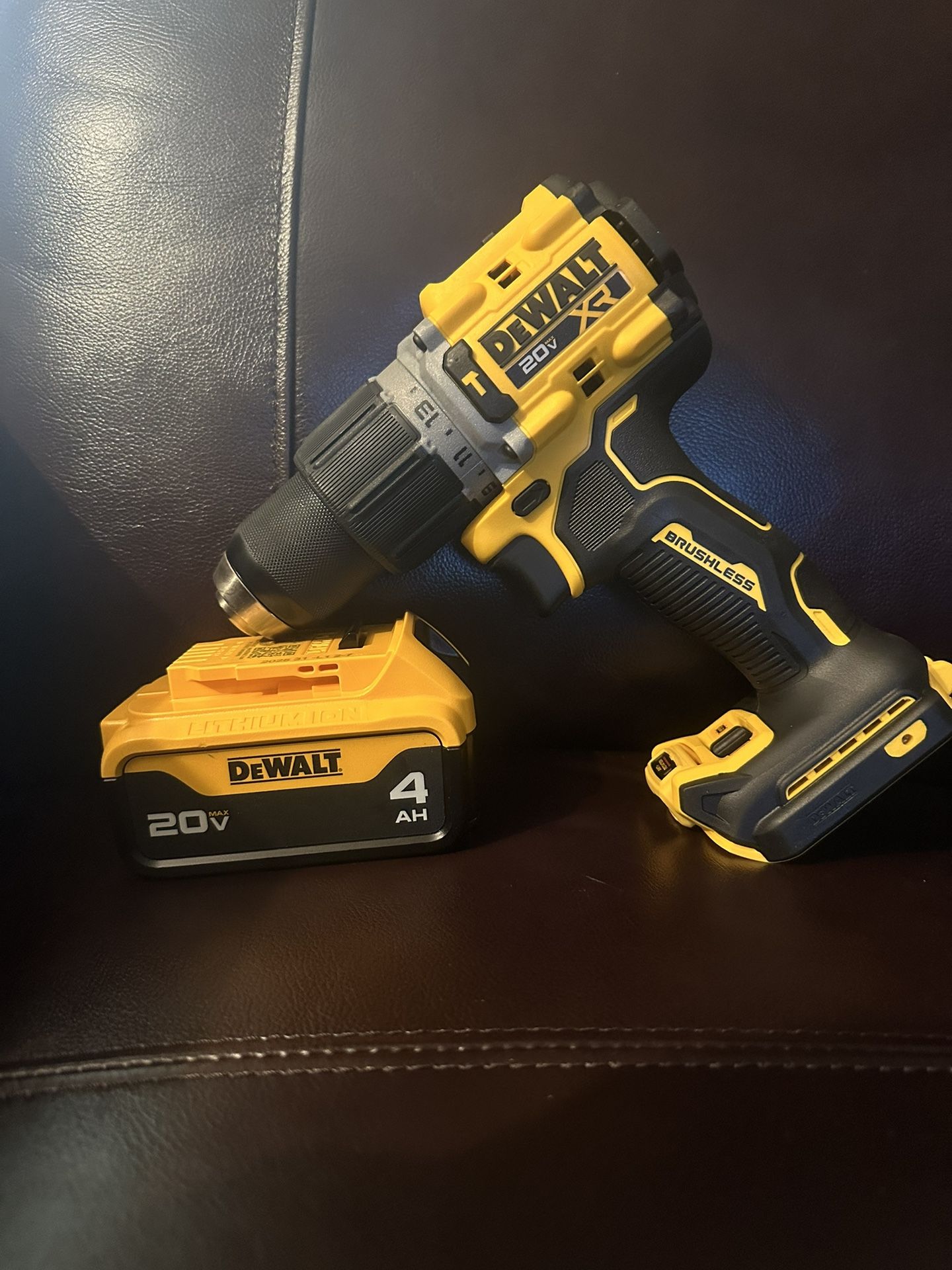 Dewalt XR Drill DCD806 + 4 Ah battery