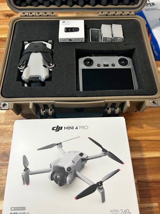 DJI Mini 4 Pro Fly More Combo (DJI
RC 2)