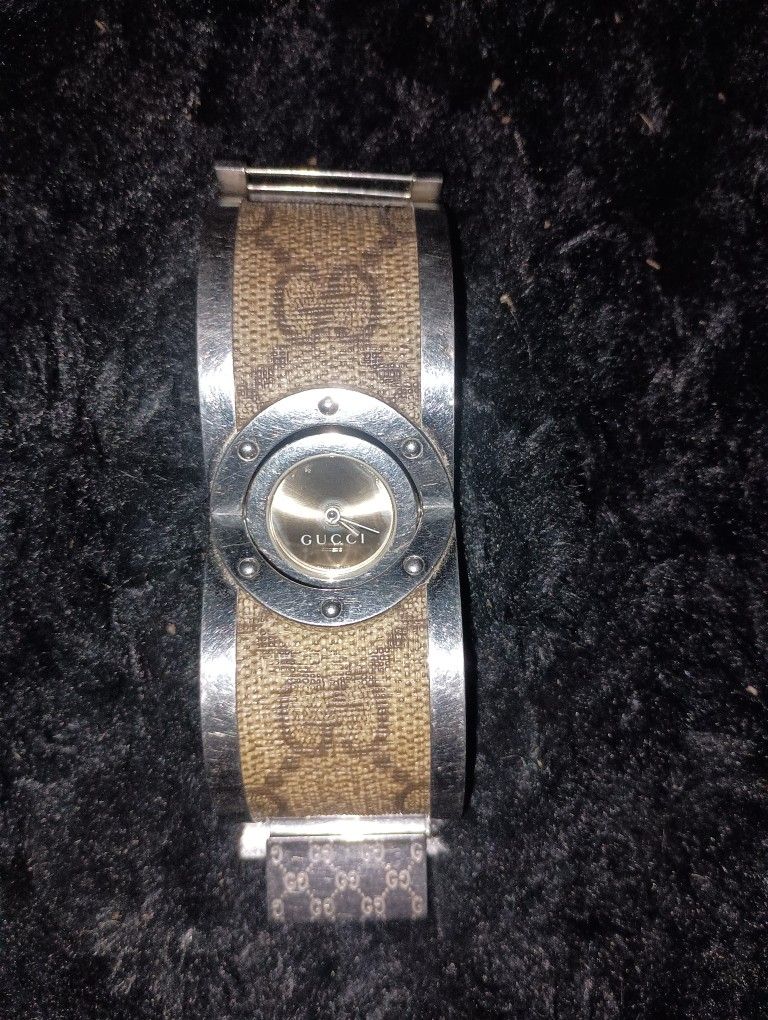 Gucci Twirl Watch (Woman's)