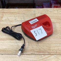 Milwaukee M12 12-Volt Lithium-Ion Battery Charger 