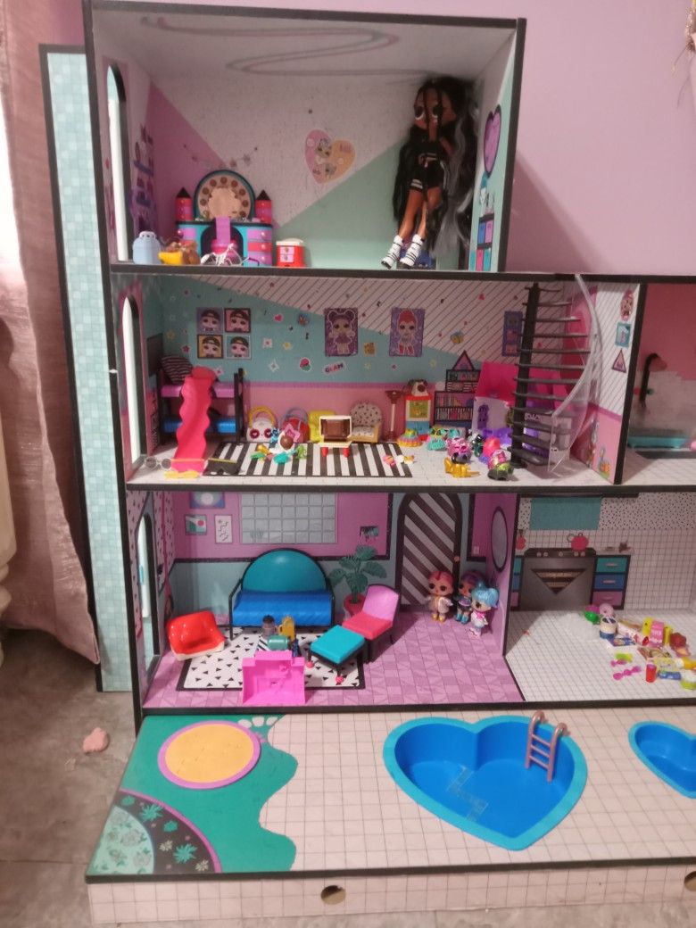 LOL Doll House