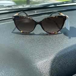 *Brand New Burberry sunglasses
