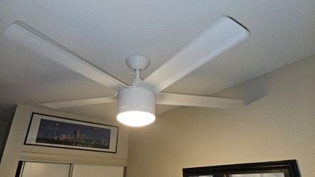 White Ceiling Fan with Light Kit