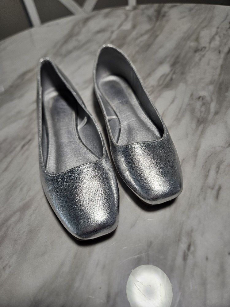 Womans Flats Size 8.5