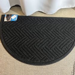 Apache Mills Half Round Scraper Mat, 24" x 39" new with a label