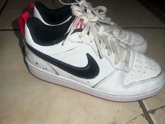 Youth nike size 5 girls