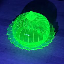 Vintage Jeannette Sierra Pinwheel Uranium Glass Covered Butter Dish 1930s Green