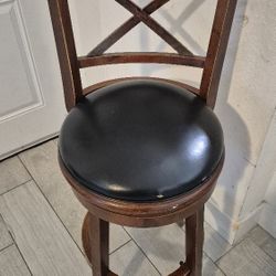 table set with 3 free chairs and two chairs for kitchen island