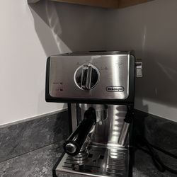 De’Longhi ECP35.31 Espresso Coffee Machine – Great Condition!
