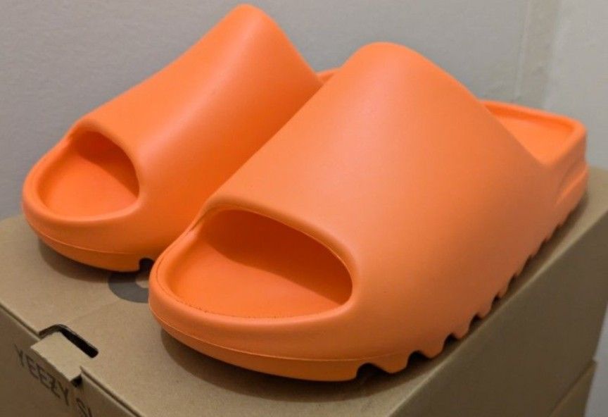 Yeezy Slides Enflame Orange Size 10,11