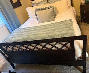 Queen size bed with mattress