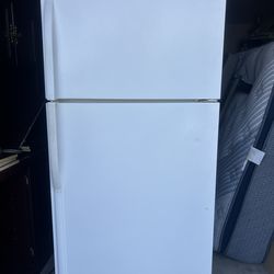 Refrigerator (Kenmore Coldspot)