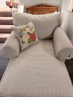 Striped  chaise chair