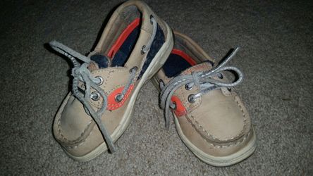Sperrys size 5-6