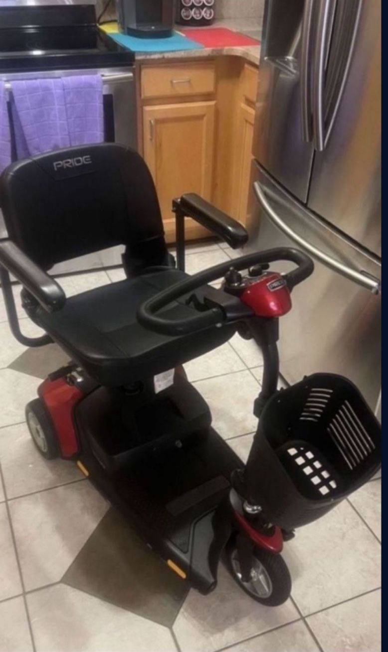 Go-Go Elite Traveller® 3-Wheel Scooter. This scooter is in new condition