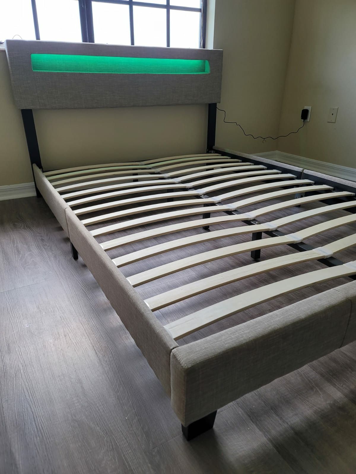 NEW IN BOX FULL UPHOLSTERED BED FRAME PLATFORM 😊 MATTRESS SOLD SEPARATELY