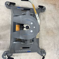5th Wheel Hitch - Champion - Only Used 4 Times