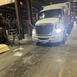 2012 International Prostar + Eaton transmission
