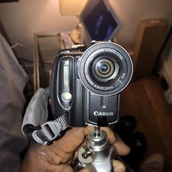 Canon Video Camera /Camcorder Optura 40