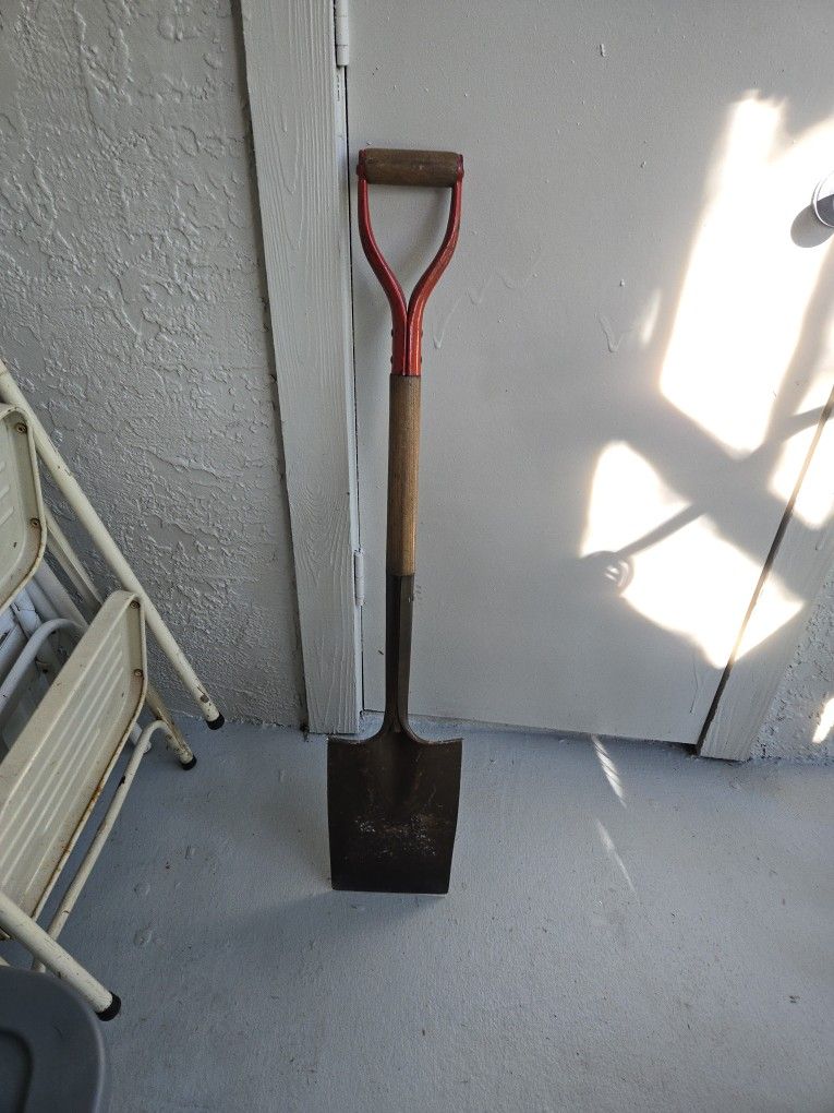 D -Handle Shovel