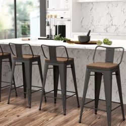 4 Bar Stools 