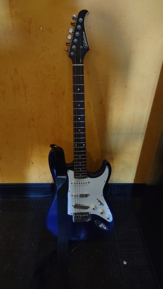 Silvertone Electric Guitar & Mini Amp