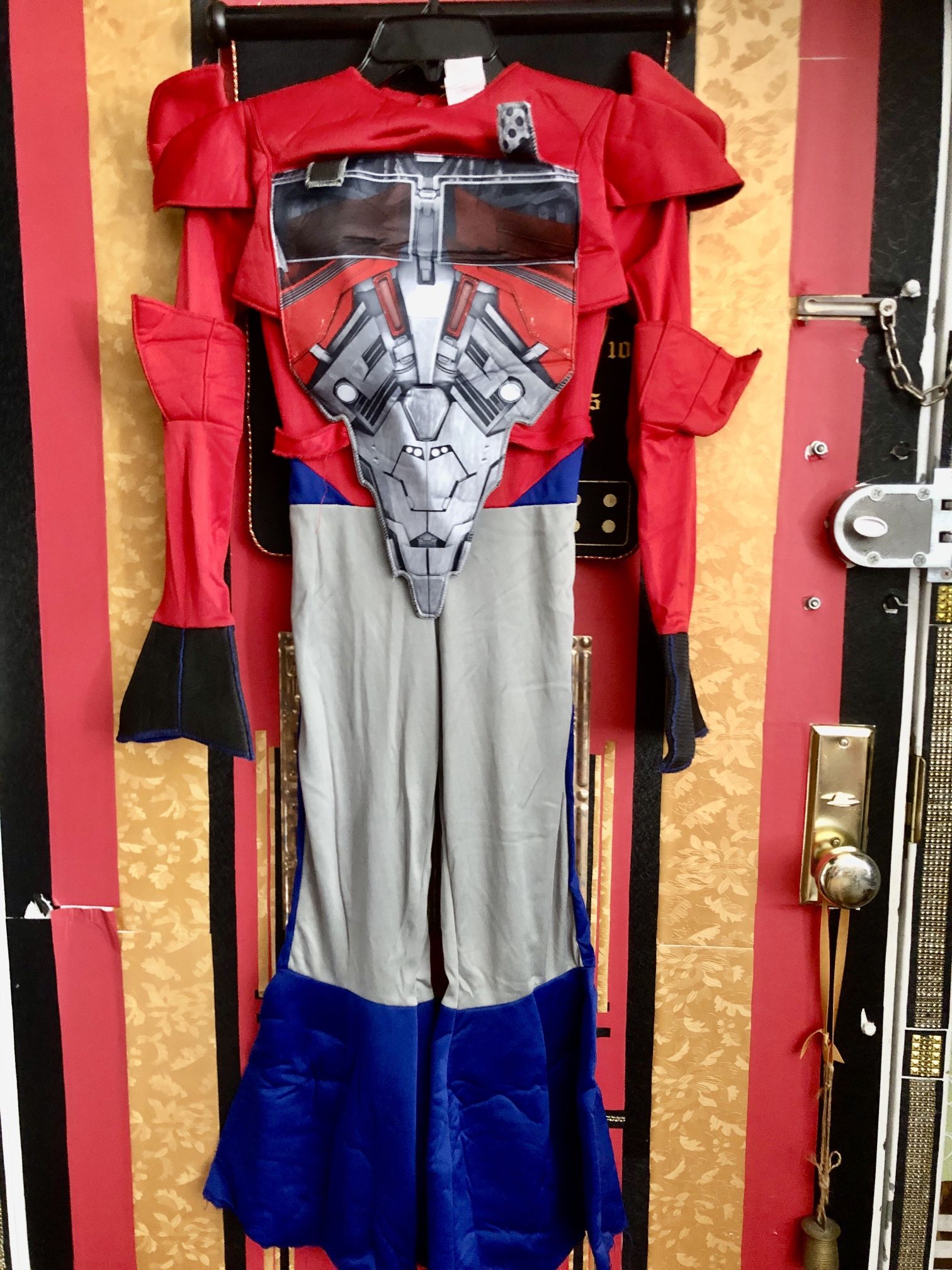 Halloween Costumes For Boys. Size M.  6 To 8 by ears Old Transformer And Star Wars Fans