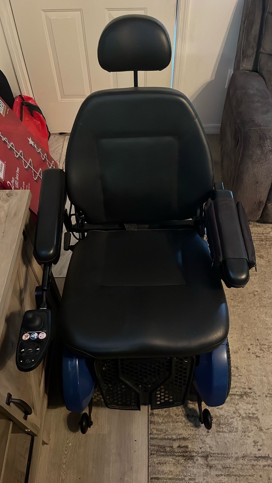 Elite HD power steering wheelchair