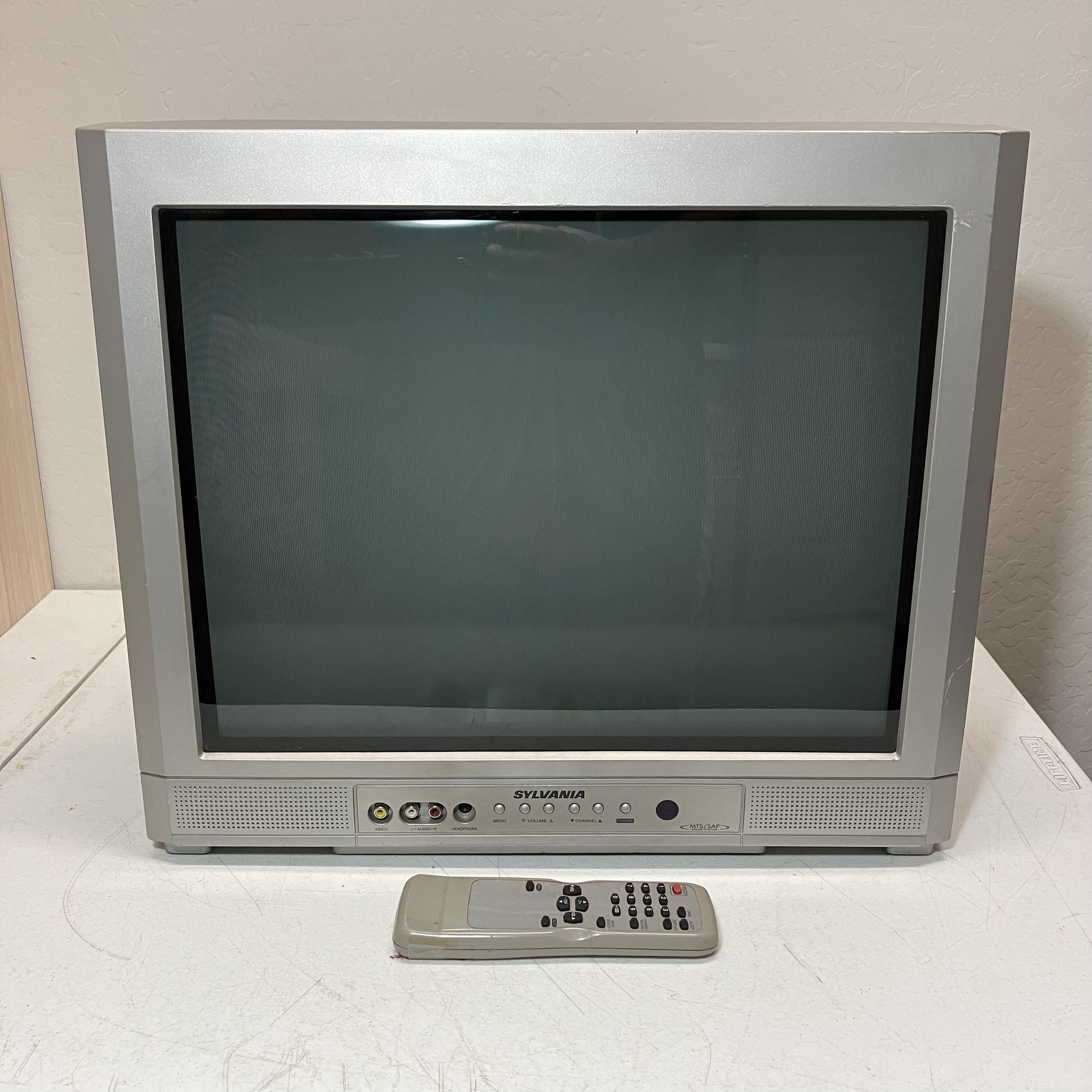 20” Inch Sylvania 6420FF Flat Screen Crt Tv With S Video