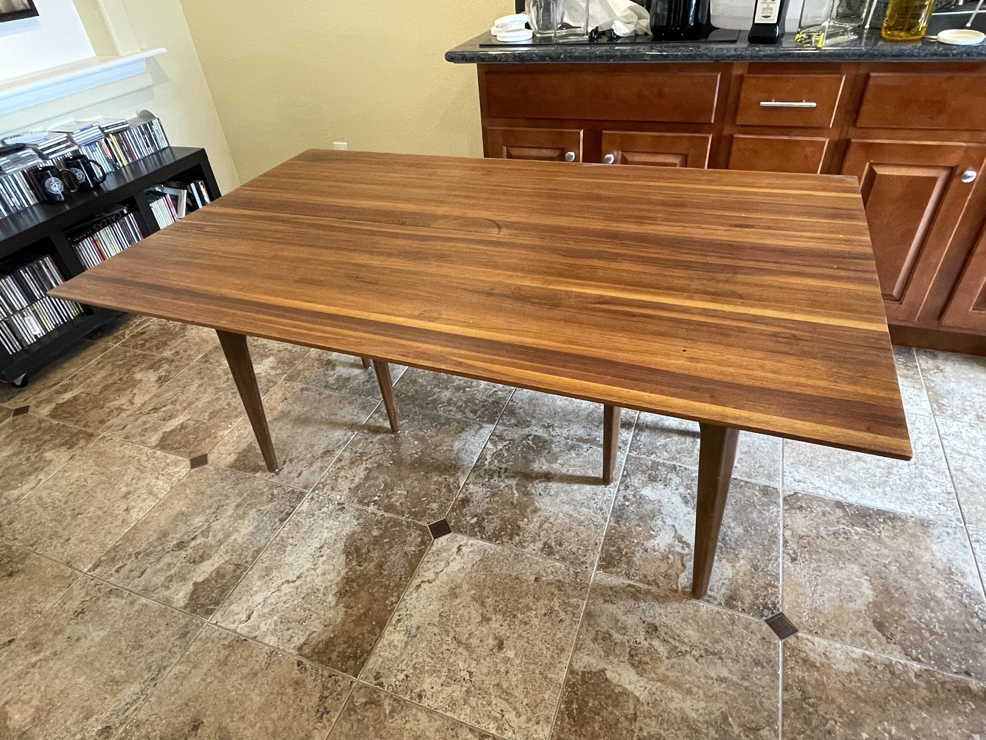 Beautiful Golding Dining Table