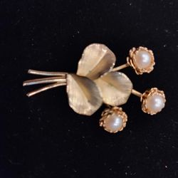 Gold Floral Pearl Brooch Bouquet Style Vintage