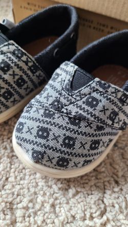 Baby Tom's - skull and crossbones