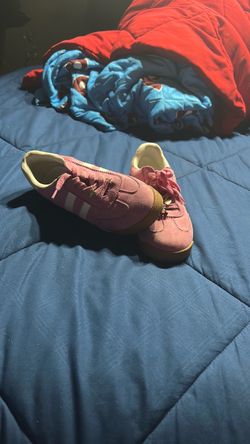 good condition Steve Madden Pink sneakers size 2 for kids Pink sneakers size 2 for kids good condition
