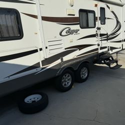 Fifth Wheel Trailer