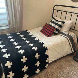 Twin Bed With Mattresses 