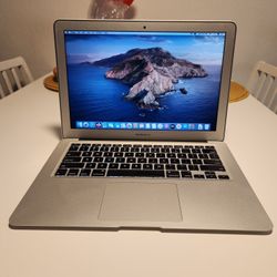 Apple MacBook Air 13.3" Laptop (2017) MQD32LL/A Intel Core i7
8GB Memory RAM, 128GB SSD - 
Silver color, macOS Catalina version 10.15.7