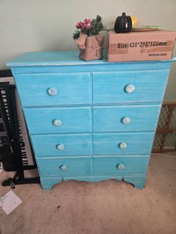 Chest of drawers with matching nightstand
