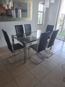 Dinner Table with 6 chairs.  Almost New