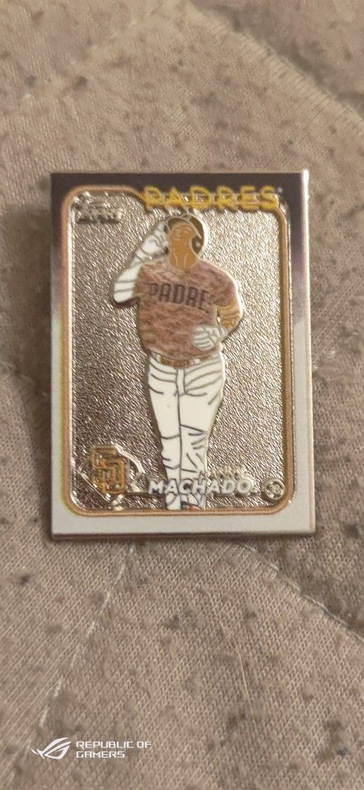 Topps Pin