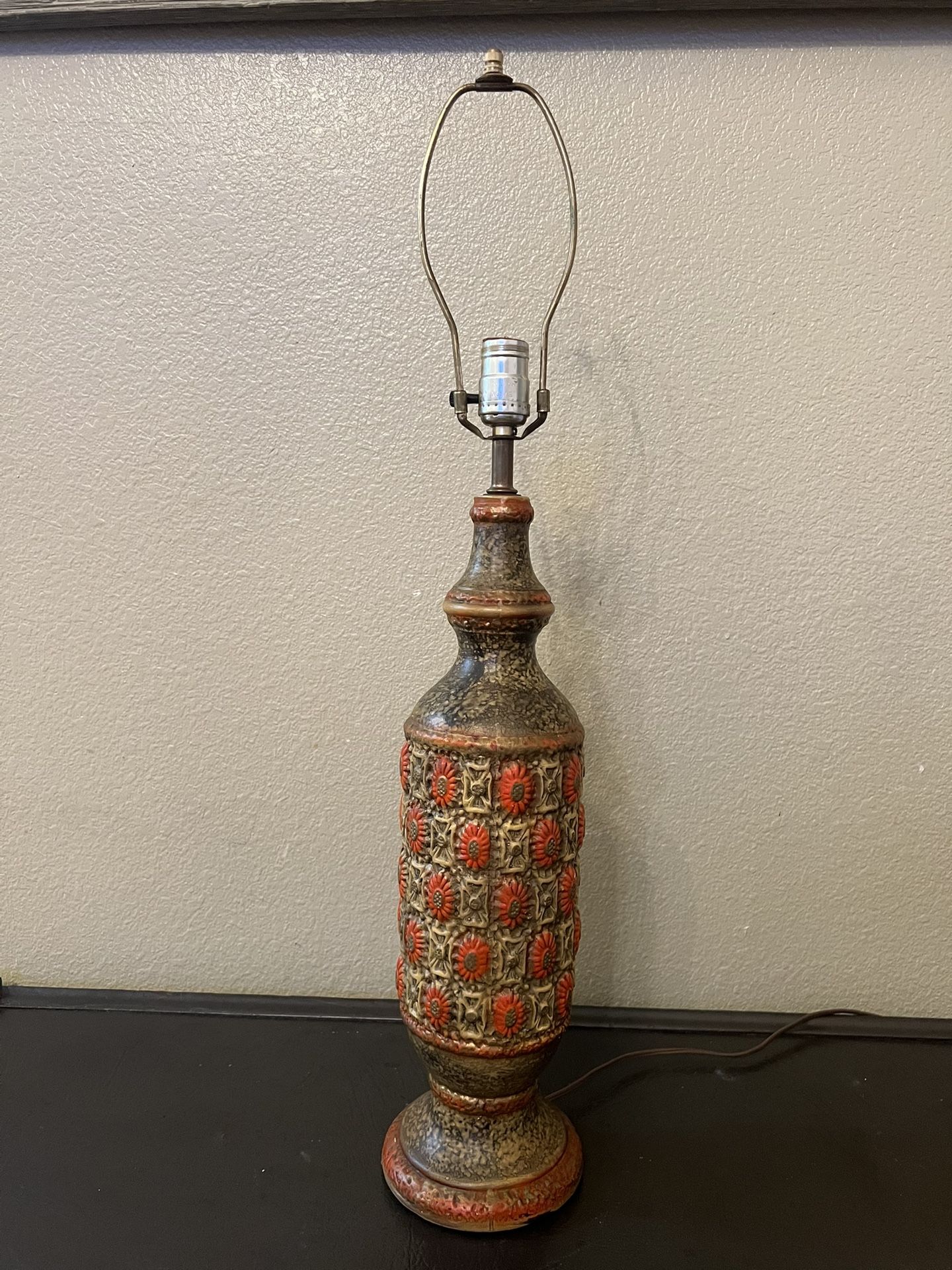 Vintage Ceramic Table Lamp – Retro Boho Decor – Lámpara de Mesa Retro de Cerámica