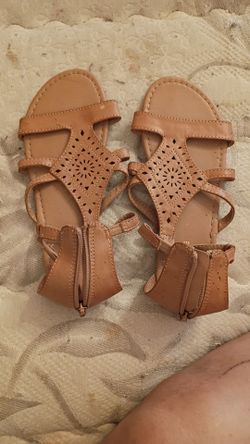 American eagle gladiator women's sandals size 7 7 1/2 I can't wear them my ankles are swelled never  Payless shoes size 7 /2 all sales are final firm 