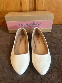 Ladies White Faux Leather Pointed Toe Flats Wide Fit CityClassified Comfort - Sz 8