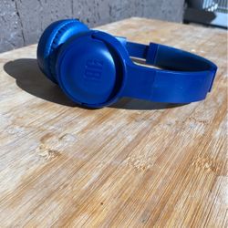 WIRELESS JBL HEADPHONES!