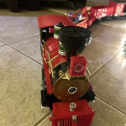 Polar Express Vintage Train Set Has Six Cars Not Three