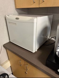 Whirlpool Mini Fridge – White – Works Great