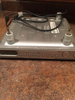 UNDER CABINET CD PLAYER/RADIO