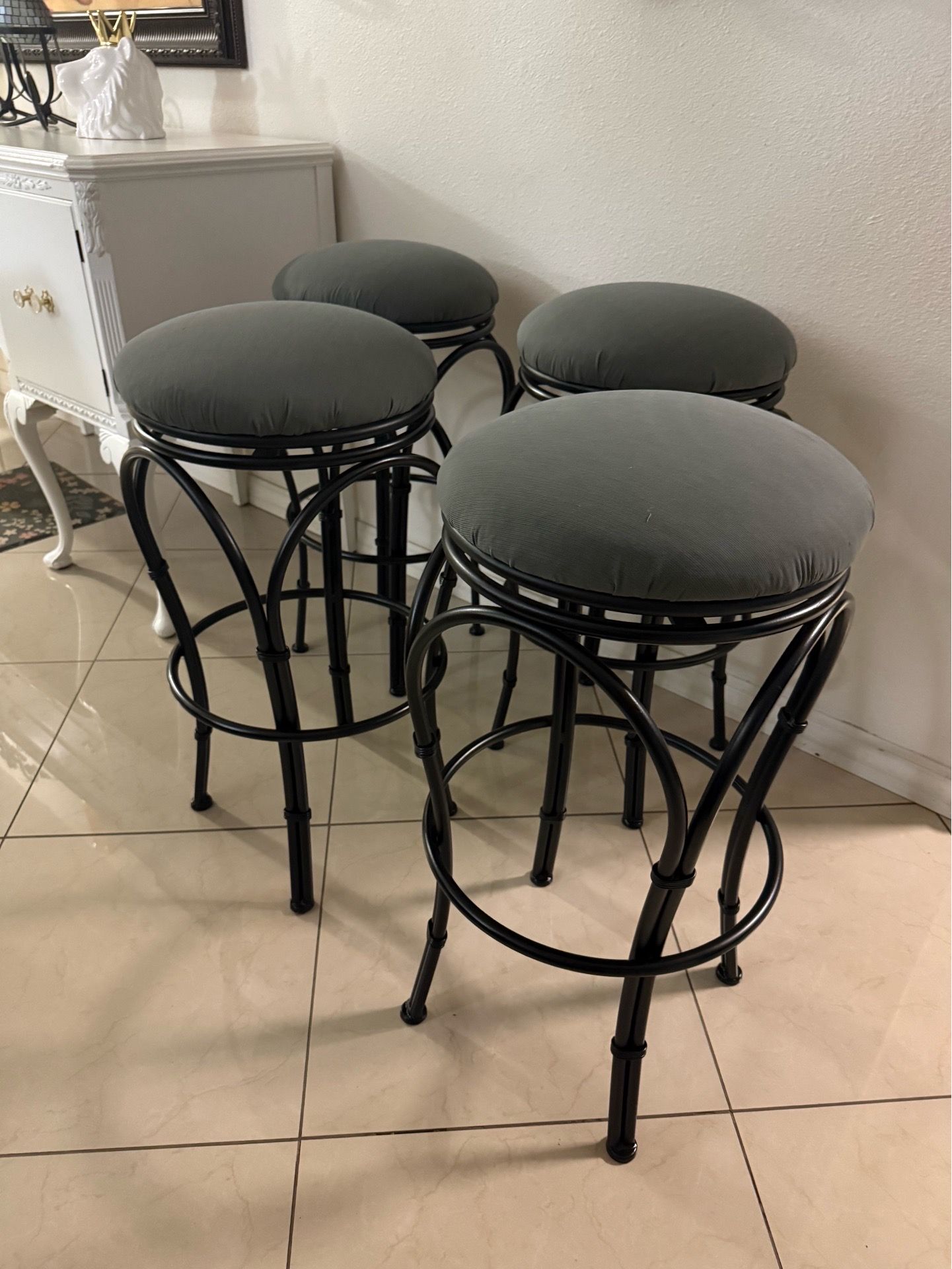 4 barstools in good condition
