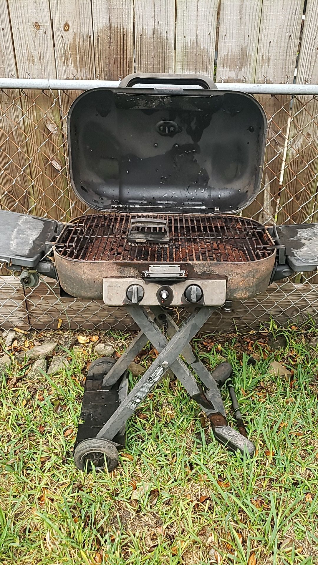 Coleman gas barbecue grill foldable and portable